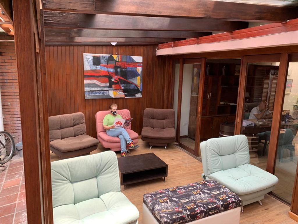 Acogedor Hostal Usaquen La Parada Del Tren Bogota Bagian luar foto