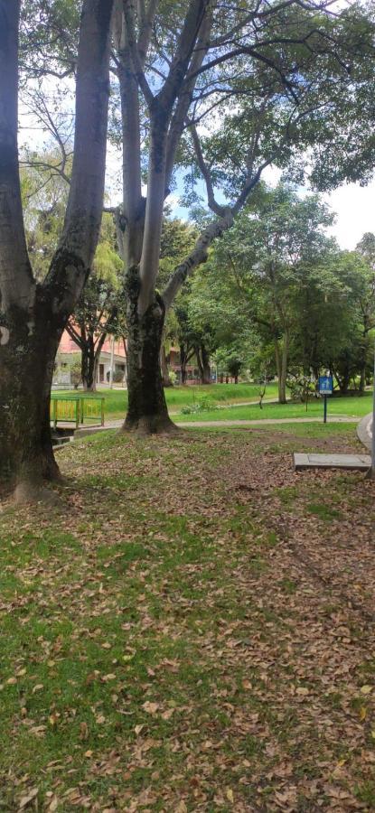 Acogedor Hostal Usaquen La Parada Del Tren Bogota Bagian luar foto