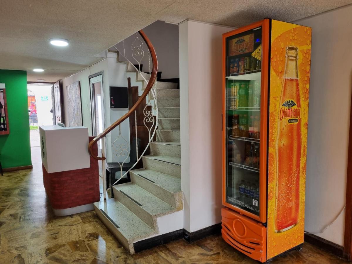 Acogedor Hostal Usaquen La Parada Del Tren Bogota Bagian luar foto